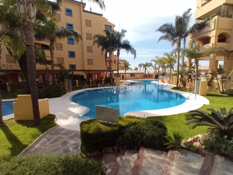 R5248057 | Middle Floor Apartment in San Pedro de Alcántara – € 650,000 – 3 beds, 3.5 baths
