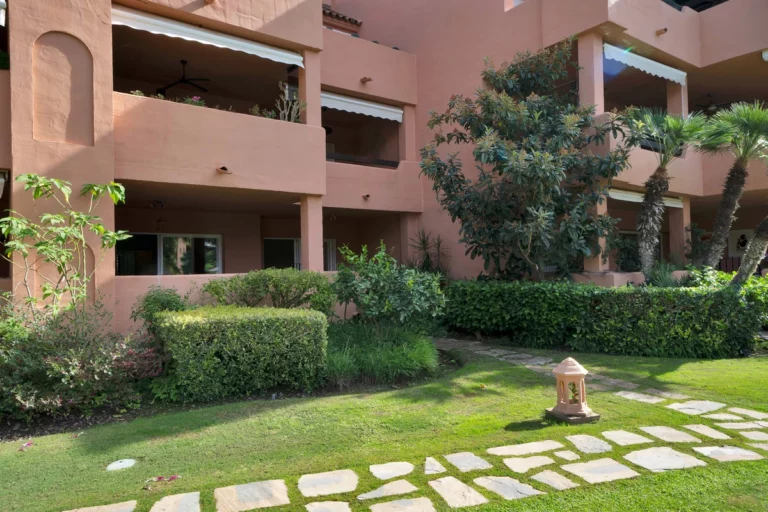R5221753 | Ground Floor Apartment in Guadalmina Baja – € 550,000 – 2 beds, 2 baths