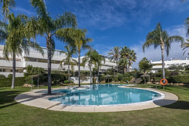 R5209474 | Middle Floor Apartment in Marbella – € 495,000 – 2 beds, 2 baths