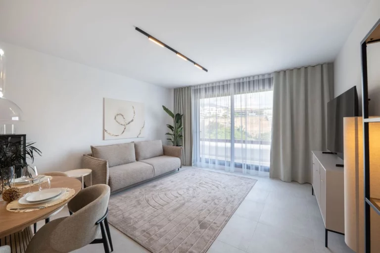 R5039830 | Middle Floor Apartment in Estepona – € 595,000 – 2 beds, 2 baths