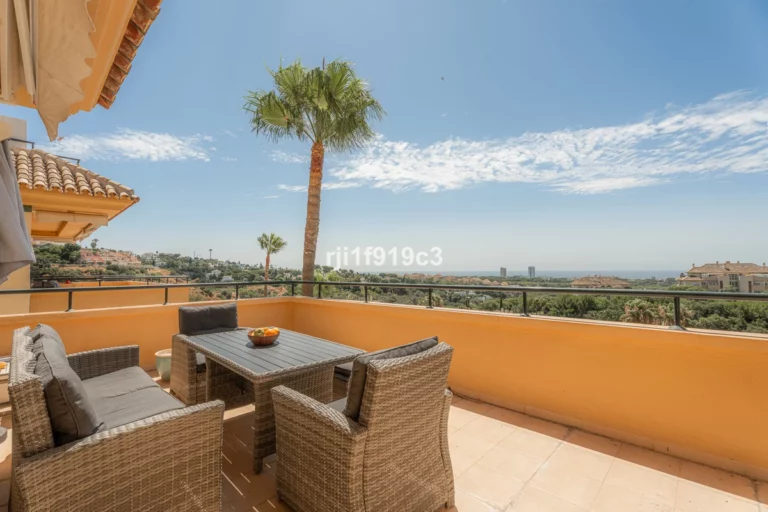 R5124259 | Middle Floor Apartment in Elviria – € 745,000 – 3 beds, 3 baths