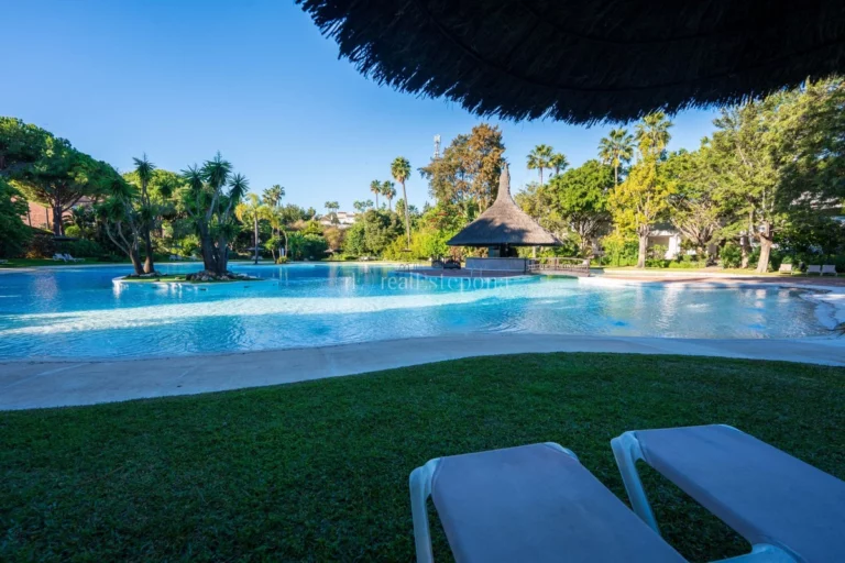 395-01049P | Ground Floor Apartment in Estepona – € 790,000 – 3 beds, 2 baths