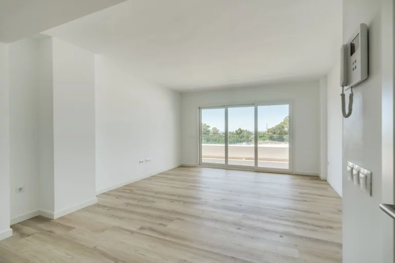 R5054968 | Middle Floor Apartment in Nueva Andalucía – € 555,000 – 3 beds, 2 baths