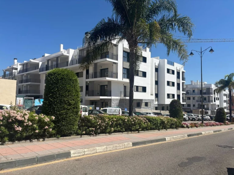 R5026783 | Middle Floor Apartment in Estepona – € 580,000 – 2 beds, 2 baths
