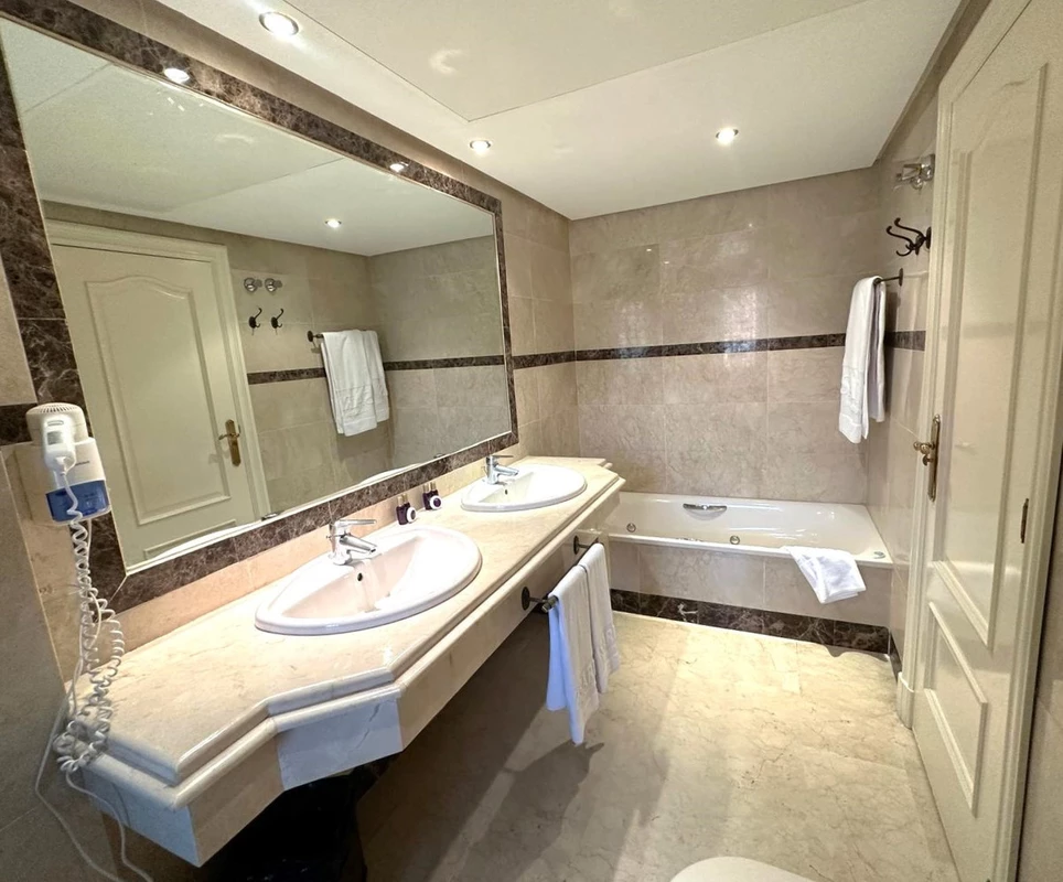 7-aa4cc561180b369757c0bb4af9886cd3