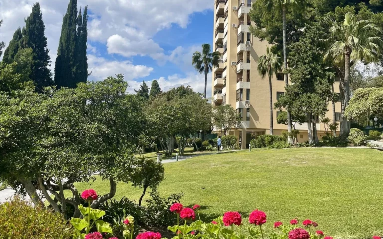 R5249221 | Middle Floor Studio in Nueva Andalucía – € 257,000 – 0 beds, 1 baths