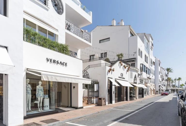 R5106511 | Middle Floor Apartment in Puerto Banús – € 500,000 – 2 beds, 1 baths