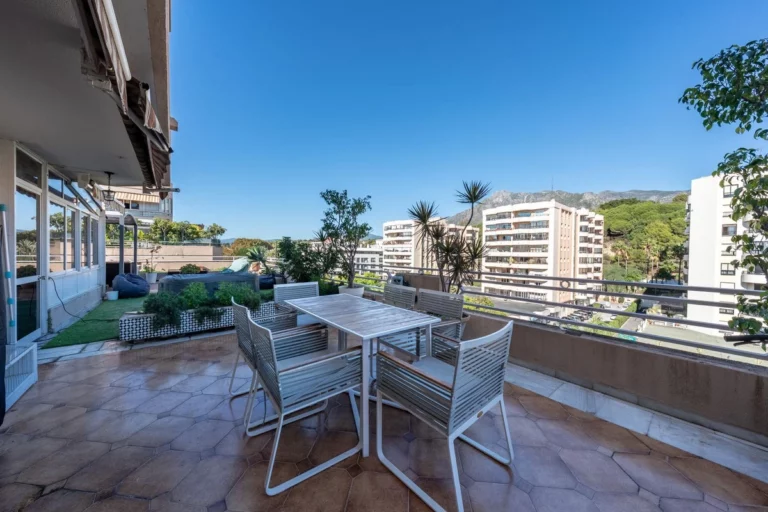 R5232337 | Middle Floor Apartment in Marbella – € 790,000 – 3 beds, 1 baths
