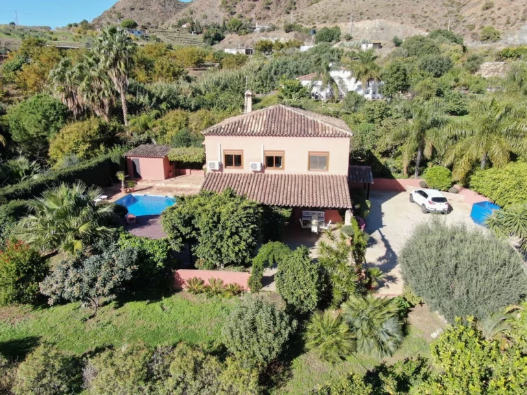 R5247700 | Finca – Cortijo in Estepona – € 795,000 – 4 beds, 2 baths