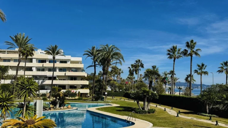 R5111617 | Middle Floor Apartment in Marbella – € 4,800,000 – 5 beds, 5 baths