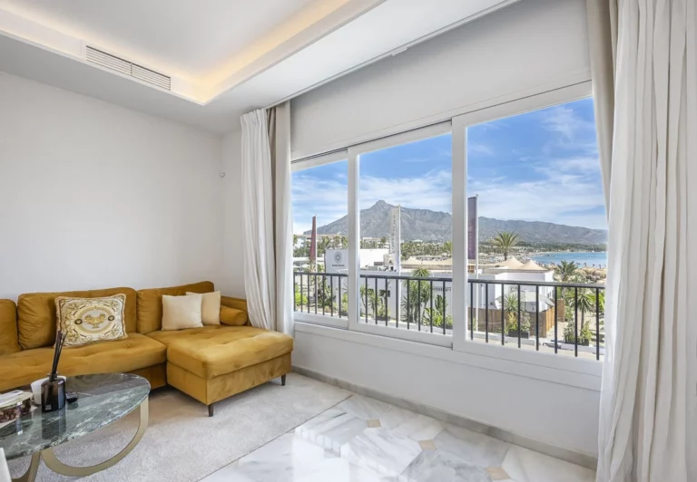 R5141020 | Top Floor Apartment in Puerto Banús – € 595,000 – 2 beds, 2 baths