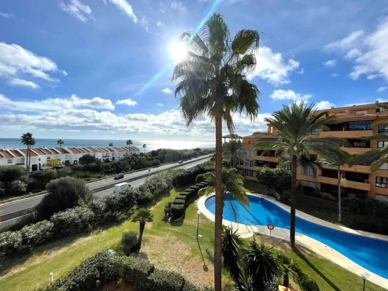 R5204017 | Middle Floor Apartment in Manilva – € 275,000 – 2 beds, 2 baths