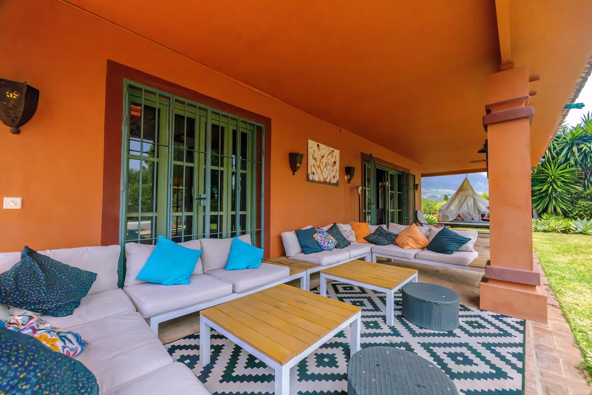 2-5bd7b9d04b45e33852eaf0ec6670150d