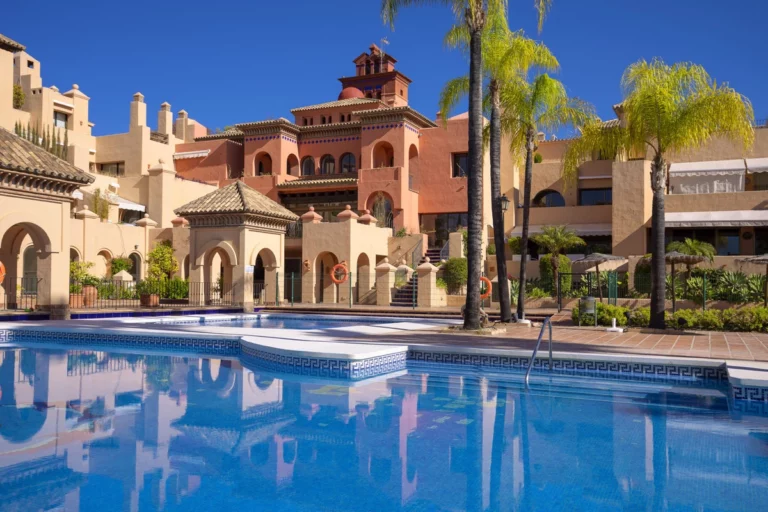 R5108974 | Ground Floor Apartment in Estepona – € 415,000 – 2 beds, 2 baths