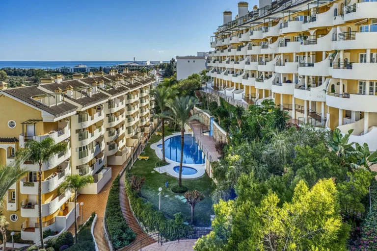 R5232535 | Middle Floor Apartment in Marbella – € 495,000 – 2 beds, 2 baths