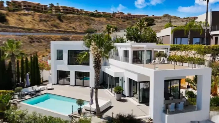 R5061886 | Detached Villa in El Paraiso – € 2,950,000 – 4 beds, 4 baths