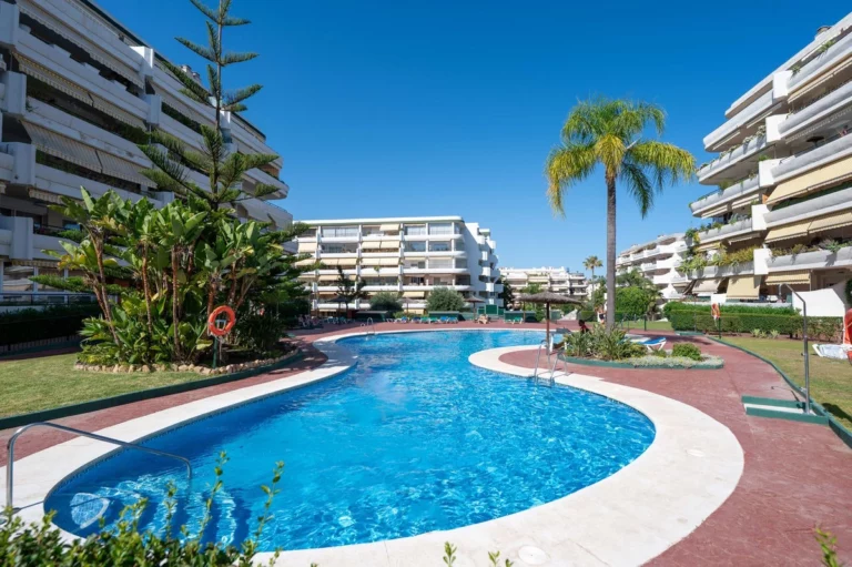R5084005 | Middle Floor Apartment in Marbella – € 500,000 – 3 beds, 3 baths