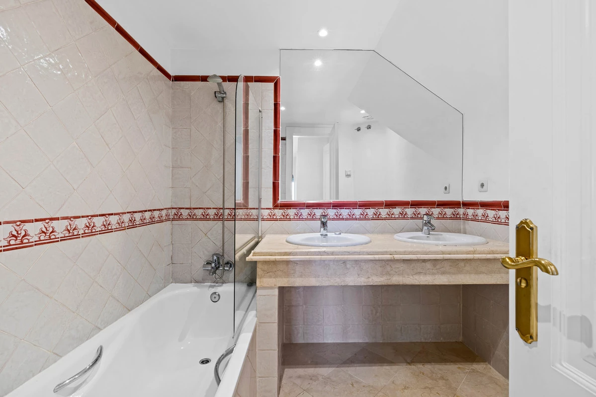 8-e64a9055bba3e77ac8aca3b893cdf826