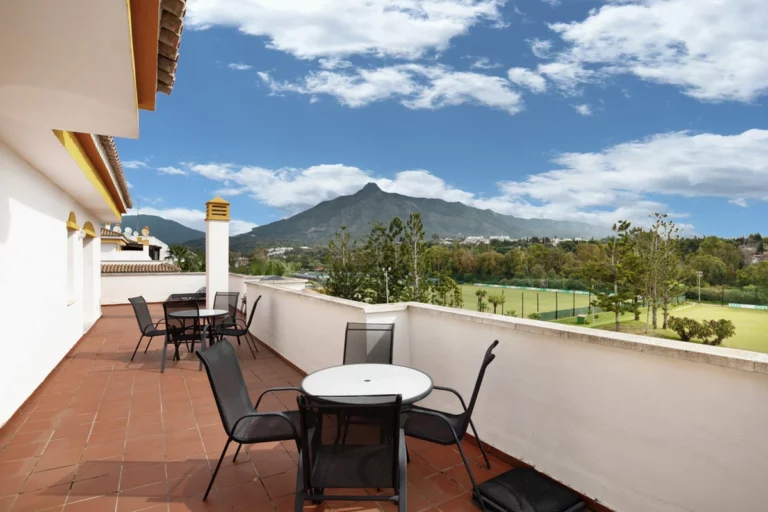 R5236423 | Penthouse in Nueva Andalucía – € 550,000 – 2 beds, 2 baths