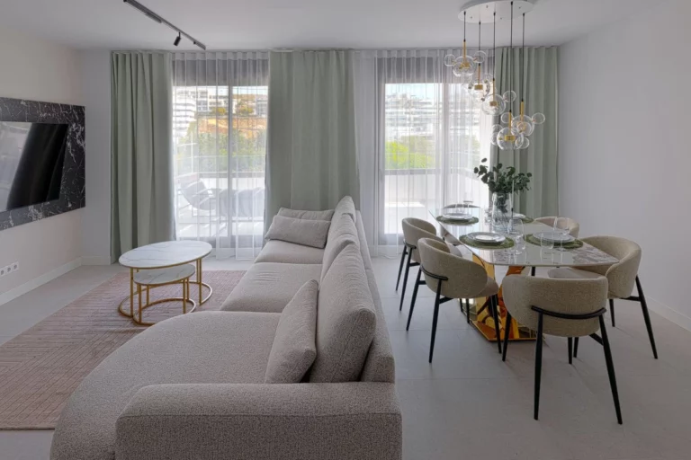 R5043841 | Middle Floor Apartment in Estepona – € 690,000 – 3 beds, 2 baths