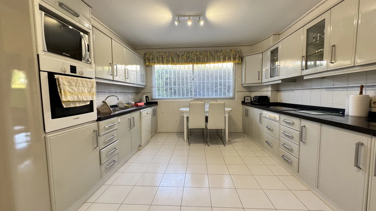 8-e64a9055bba3e77ac8aca3b893cdf826