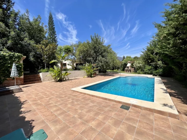 R4325152 | Detached Villa in Estepona – € 550,000 – 2 beds, 1.5 baths