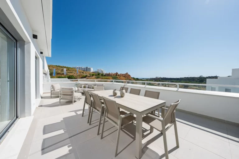 R5174041 | Penthouse Duplex in Estepona – € 695,000 – 3 beds, 3 baths