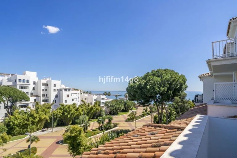 R5230531 | Middle Floor Apartment in Puerto Banús – € 749,000 – 2 beds, 1 baths
