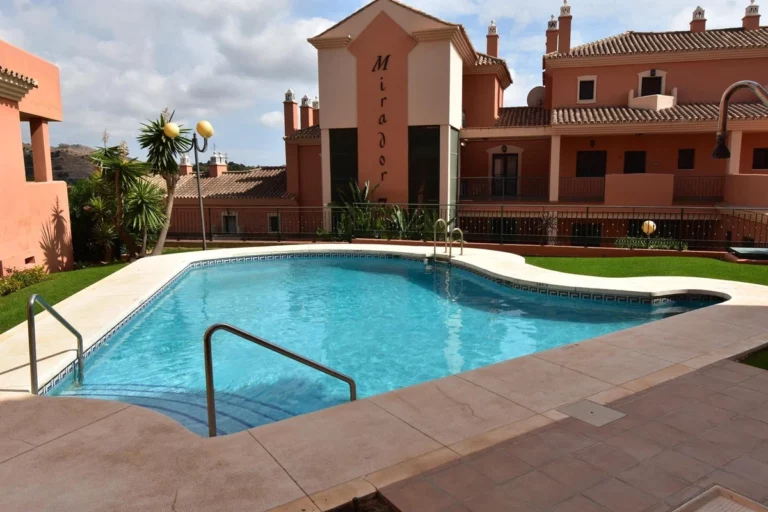 R5168635 | Middle Floor Apartment in Elviria – € 339,000 – 2 beds, 2 baths