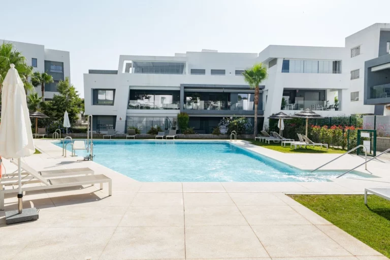 R5068348 | Middle Floor Apartment in Estepona – € 495,000 – 2 beds, 2 baths