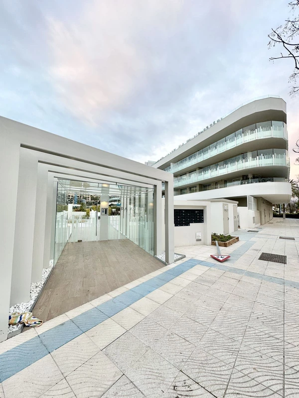 R5214289 | Middle Floor Apartment in San Pedro de Alcántara – € 919,900 – 3 beds, 2 baths