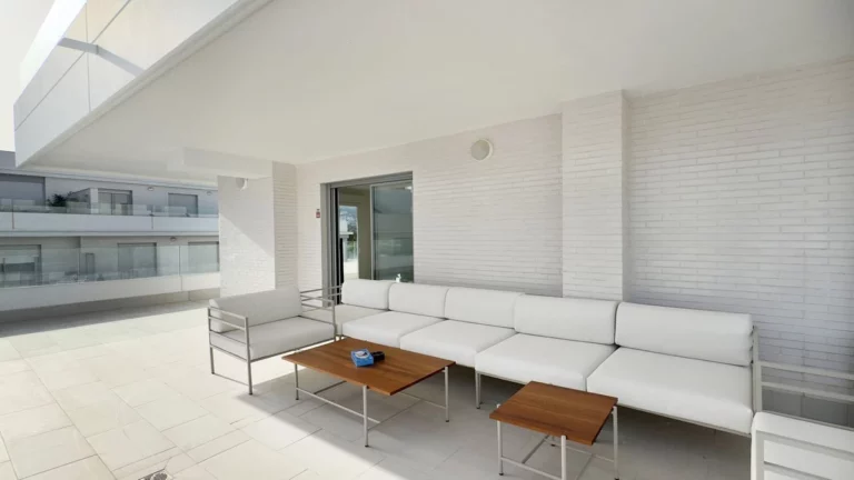 R5122762 | Top Floor Apartment in Nueva Andalucía – € 650,000 – 3 beds, 2 baths