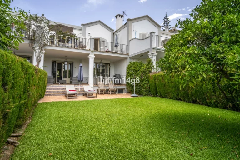 R5080336 | Townhouse in Nueva Andalucía – € 1,595,000 – 3 beds, 3.5 baths