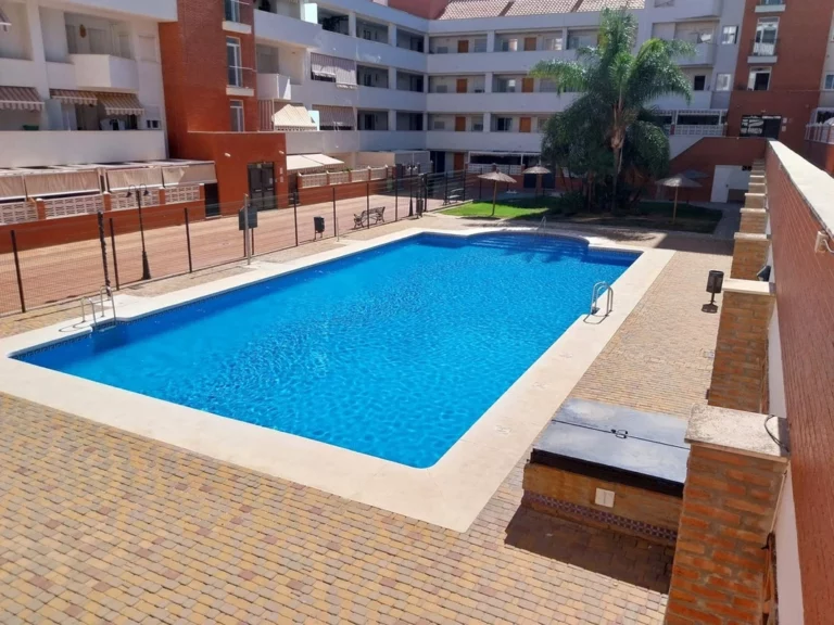 R5118130 | Middle Floor Apartment in Estepona – € 445,000 – 3 beds, 2 baths