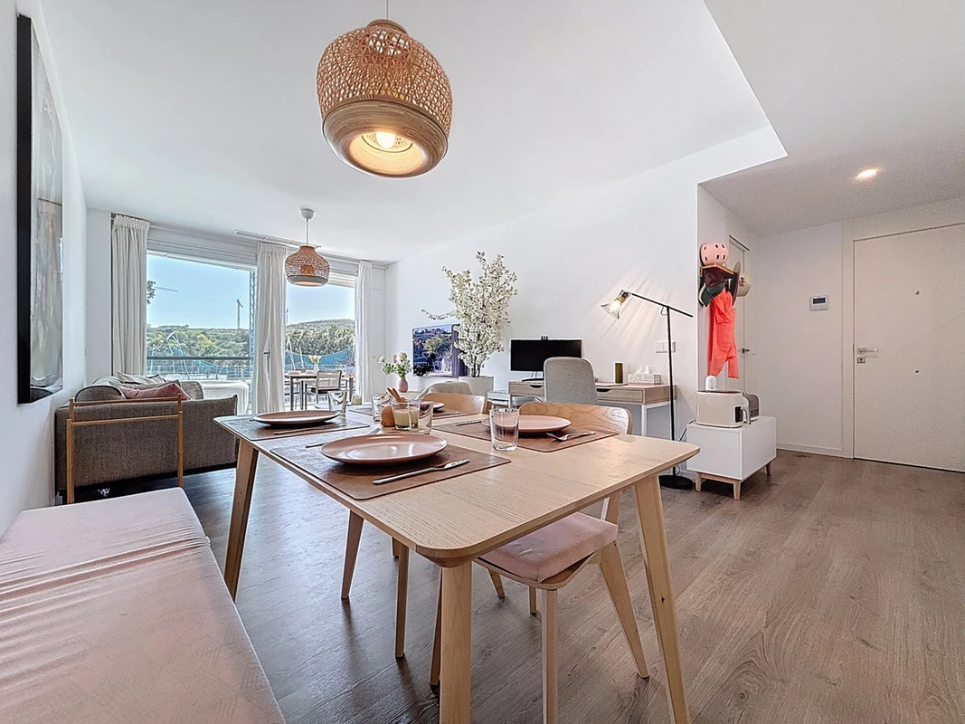 8-e64a9055bba3e77ac8aca3b893cdf826