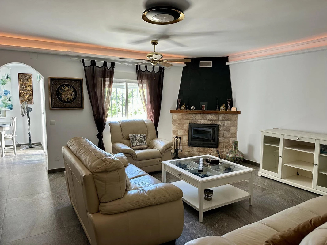 2-5bd7b9d04b45e33852eaf0ec6670150d