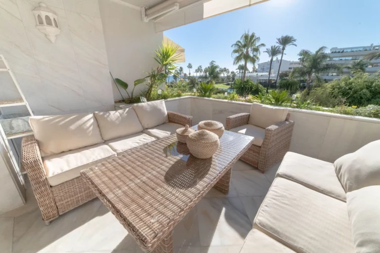 R5245720 | Middle Floor Apartment in Marbella – € 2,280,000 – 2 beds, 3 baths