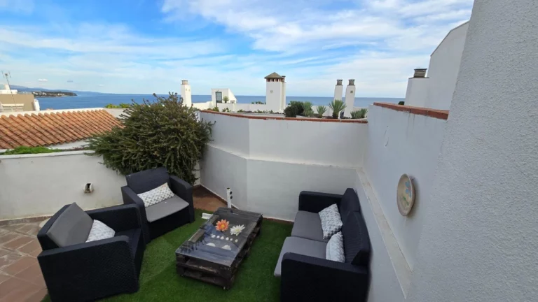 R5245438 | Middle Floor Apartment in Estepona – € 299,900 – 1 beds, 1 baths