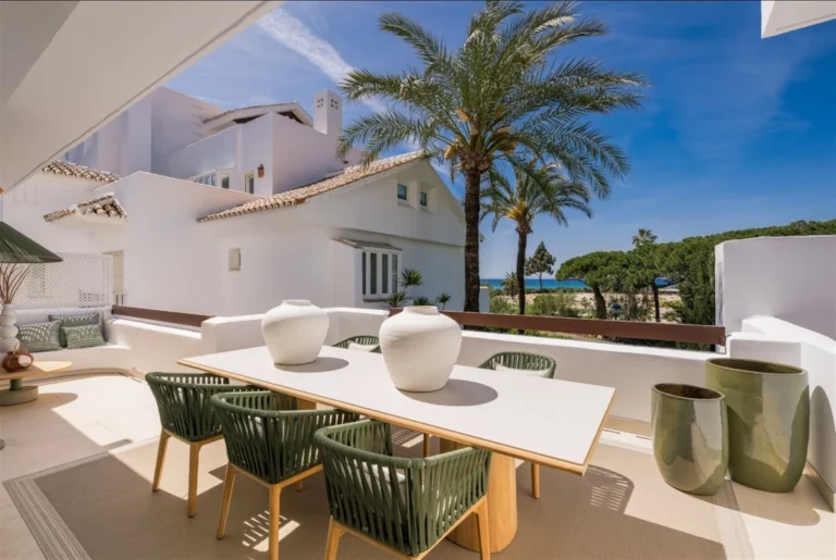 R4875970 | Middle Floor Apartment in Los Monteros – € 2,450,000 – 3 beds, 2 baths