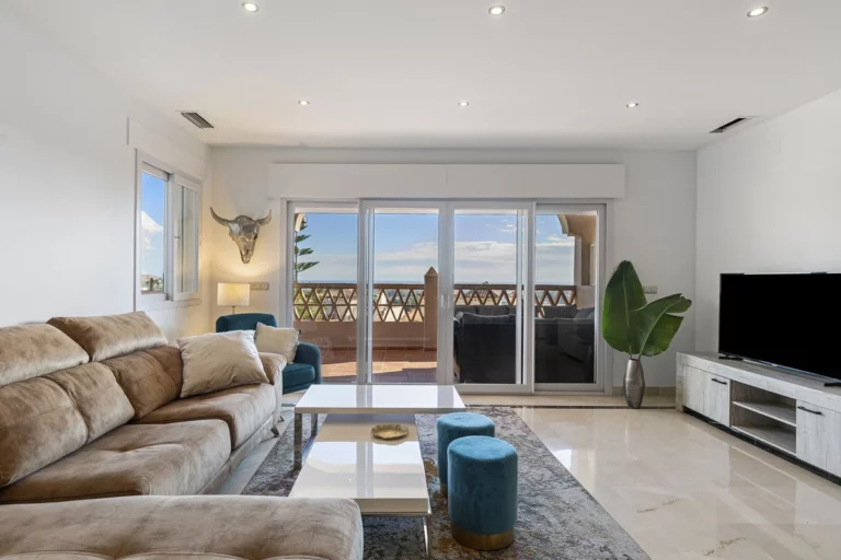 R5248651 | Middle Floor Apartment in Benahavís – € 690,000 – 3 beds, 3 baths