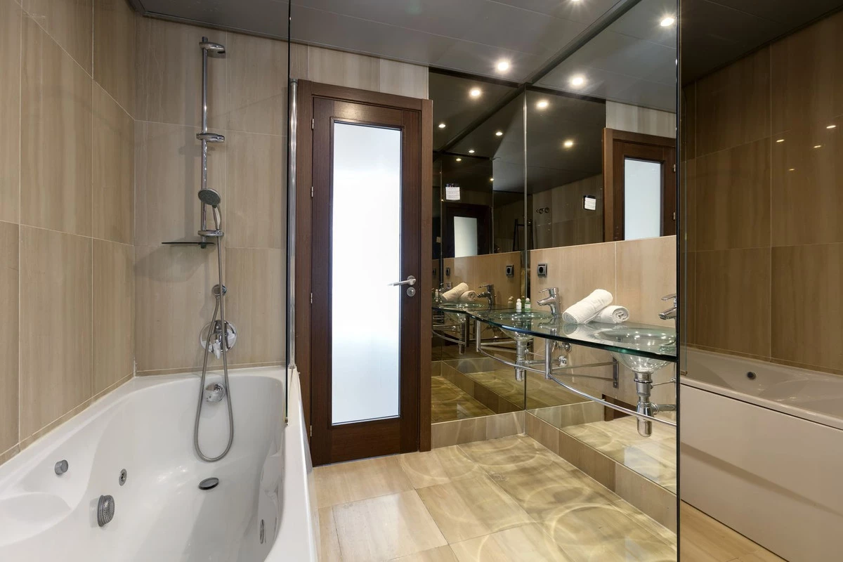 9-467d0cee5b725f3ef65f102a0c2e69c0