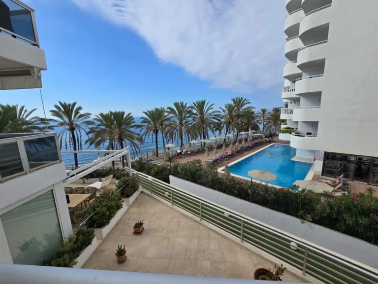 R5216404 | Middle Floor Apartment in Marbella – € 950,000 – 2 beds, 1 baths