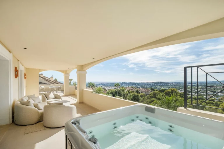 R5236942 | Penthouse Duplex in Marbella – € 2,950,000 – 4 beds, 4.5 baths