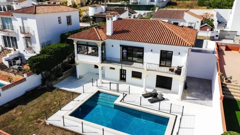 R5213680 | Detached Villa in Manilva – € 975,000 – 4 beds, 3.5 baths
