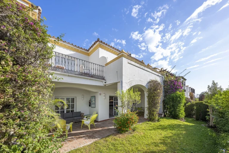 R5233306 | Townhouse in Estepona – € 520,000 – 3 beds, 3.5 baths