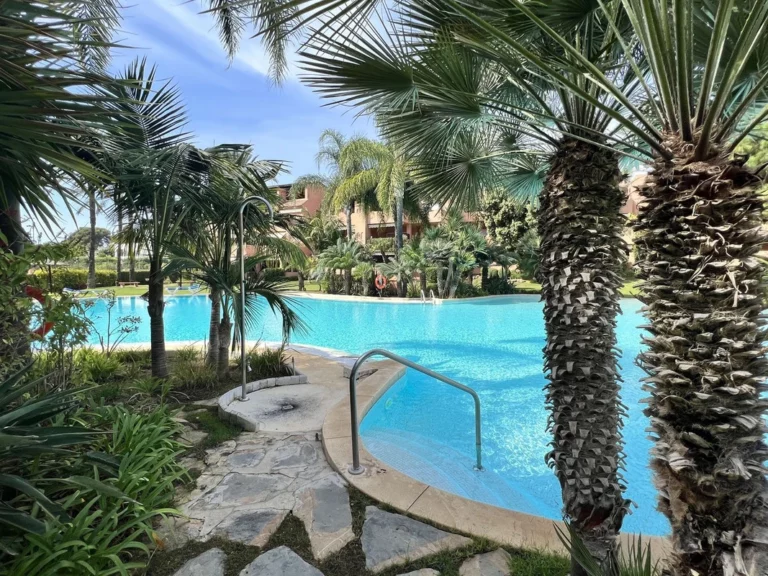 R4440535 | Middle Floor Apartment in Guadalmina Baja – € 995,000 – 3 beds, 3 baths