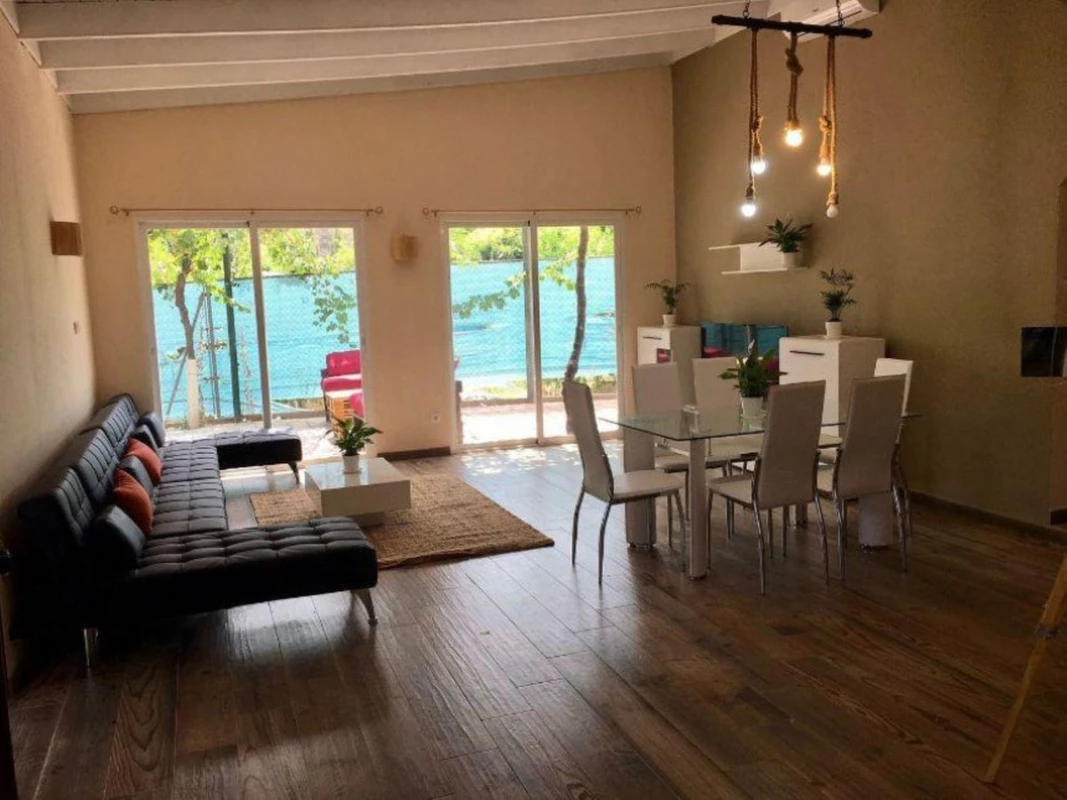 9-467d0cee5b725f3ef65f102a0c2e69c0