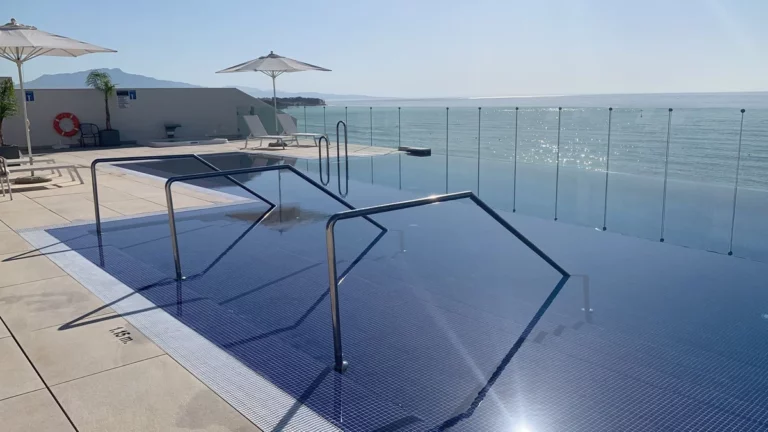 R4893388 | Top Floor Apartment in Estepona – € 595,000 – 2 beds, 1 baths