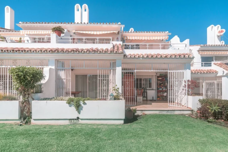 R5233546 | Ground Floor Apartment in Estepona – € 315,000 – 2 beds, 2 baths