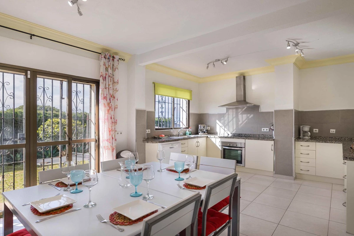 8-e64a9055bba3e77ac8aca3b893cdf826